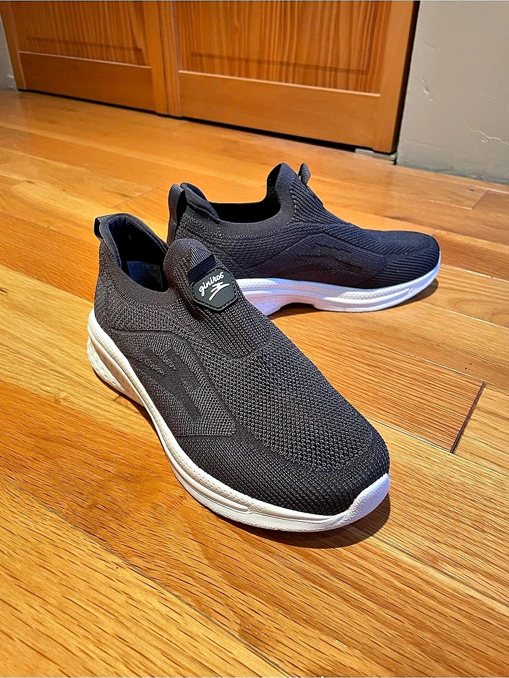 Giniros Women's Slip-On Sneakers